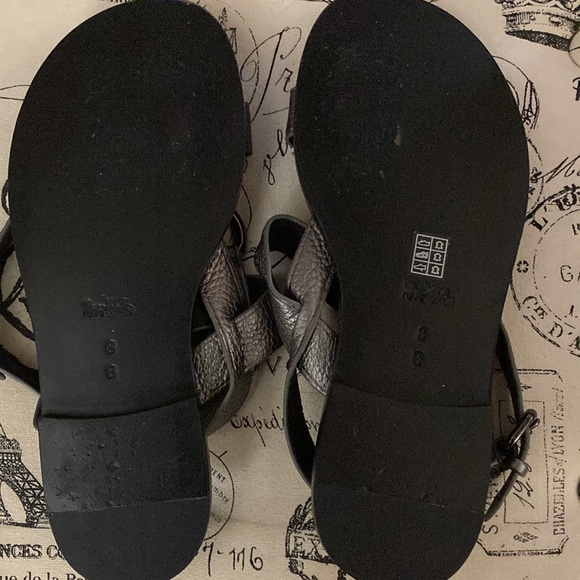 COACH Women's Elaine Metallic Gray Pebble Leather Flat Sandal Size 8. EUC - Picture 6 of 10